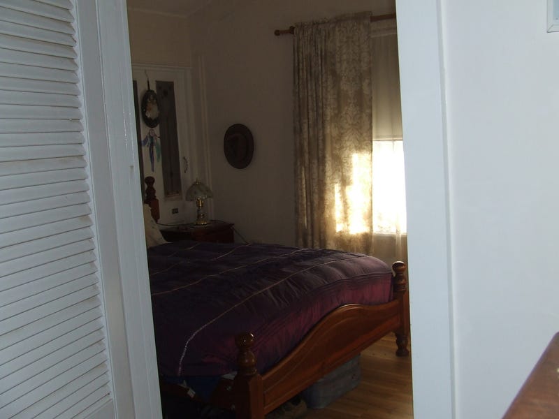 3 bedroom House on 2500 5