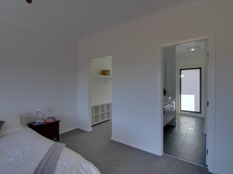 Stunning Views, Opulent Country Lifestyle 8