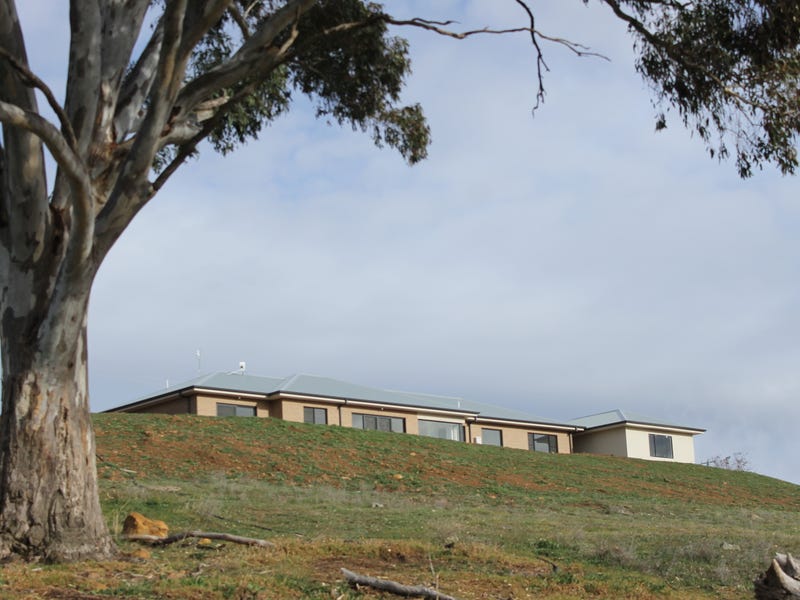 Stunning Views, Opulent Country Lifestyle 16
