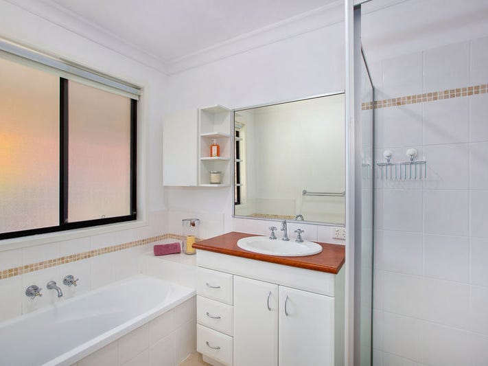 WELL PRESENTED HOUSE IN QUIET 10