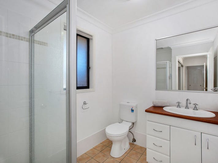 WELL PRESENTED HOUSE IN QUIET 12