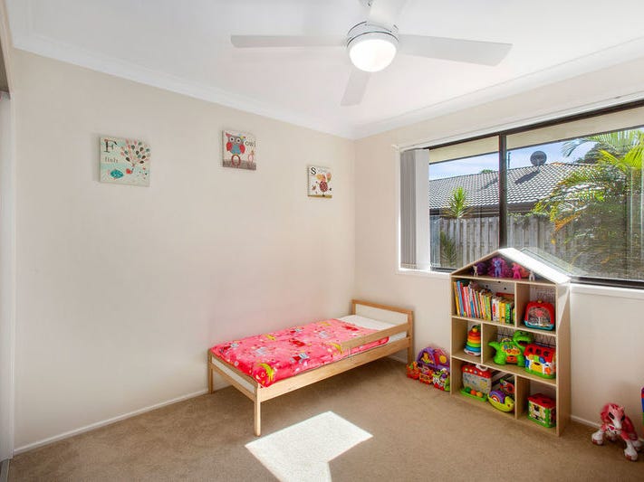WELL PRESENTED HOUSE IN QUIET 13