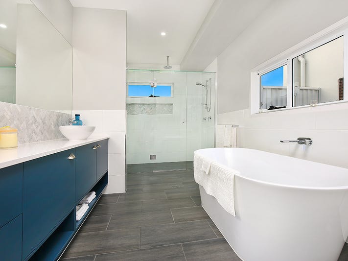 STYLISH MODERN FAMILY HOME, The 7