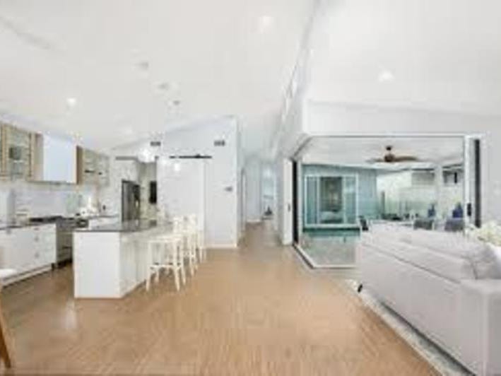 STYLISH MODERN FAMILY HOME, The 14