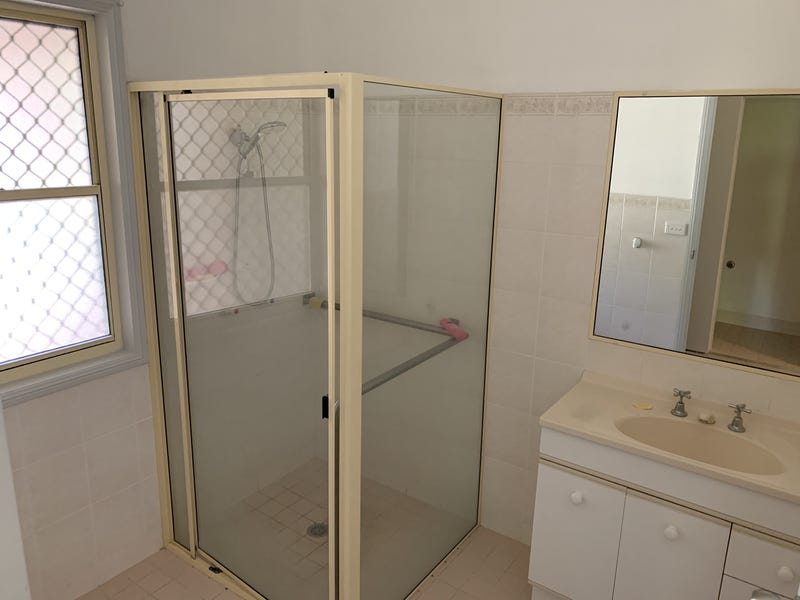 Lovely 2 bed Unit in 13