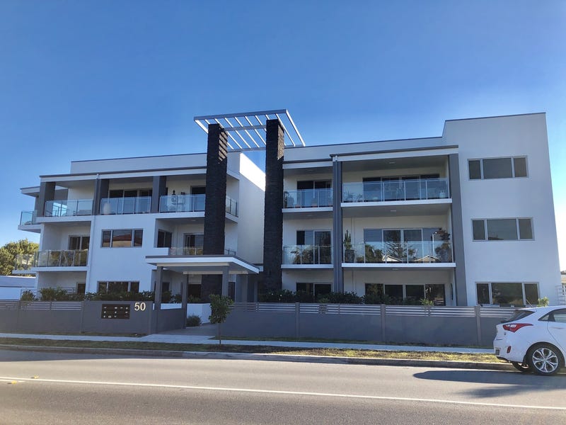 Super Sized 361 Sq Mtr Luxury Ground Floor Unit in the heart of Kingscliff 150 metres walk to beach.