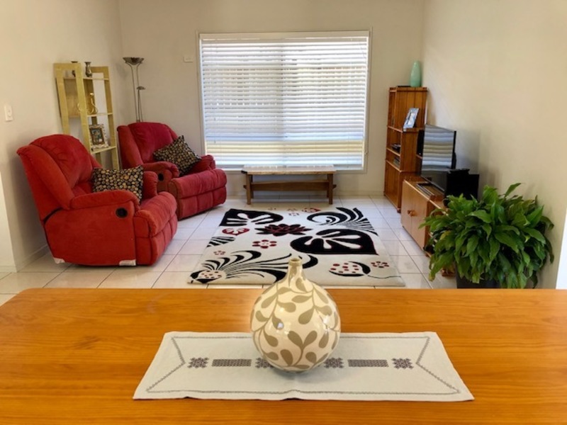 UNDER OFFER $435,000 2