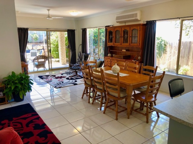 UNDER OFFER $435,000 6