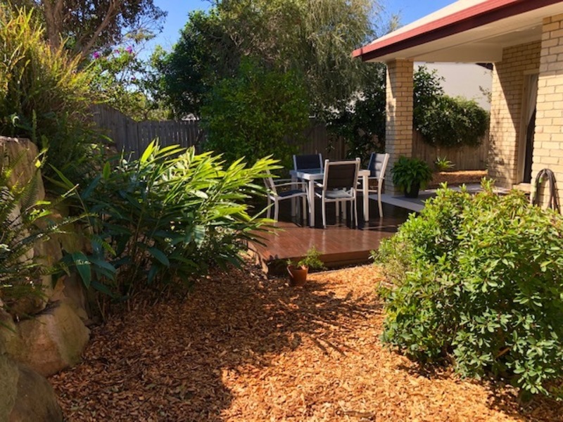 UNDER OFFER $435,000 11
