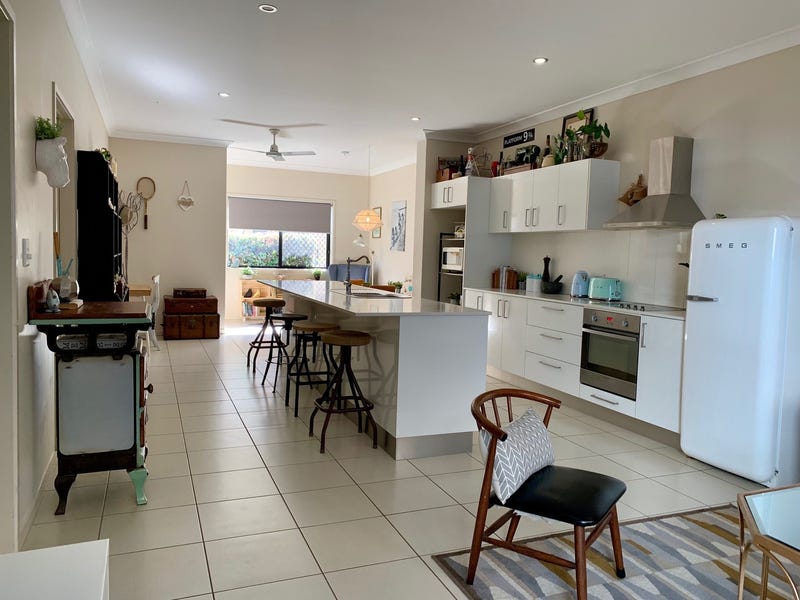 Impressive townhouse in the heart 8