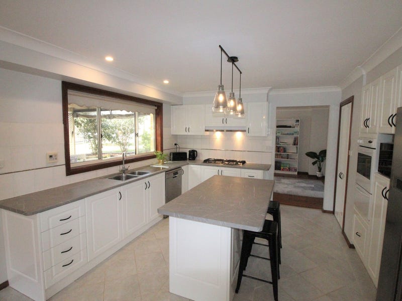 SOLD FOR $981,000 3
