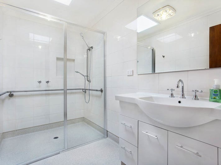 Charming Cottage in ideal location 9