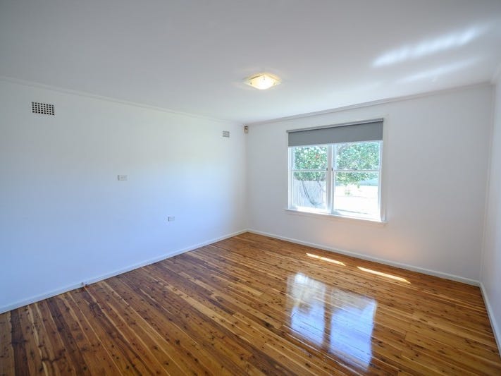 Fully Renovated Spacious 4 Bedroom 5