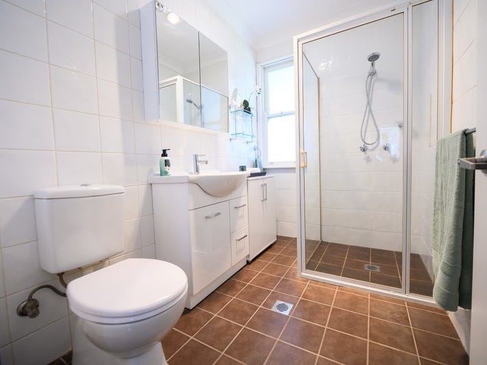 Fully Renovated Spacious 4 Bedroom 6