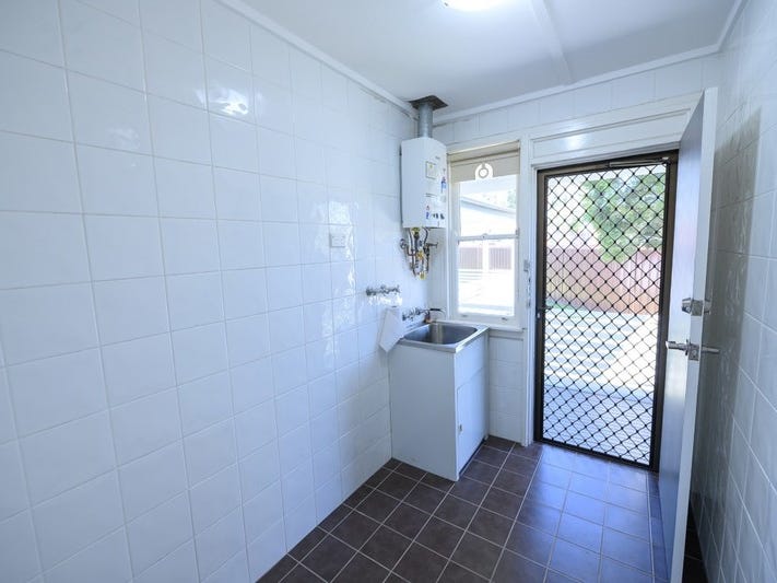 Fully Renovated Spacious 4 Bedroom 8