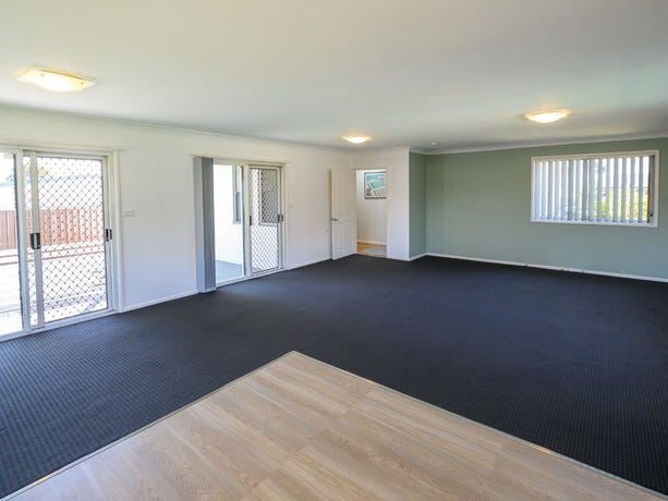 Fully Renovated Spacious 4 Bedroom 11