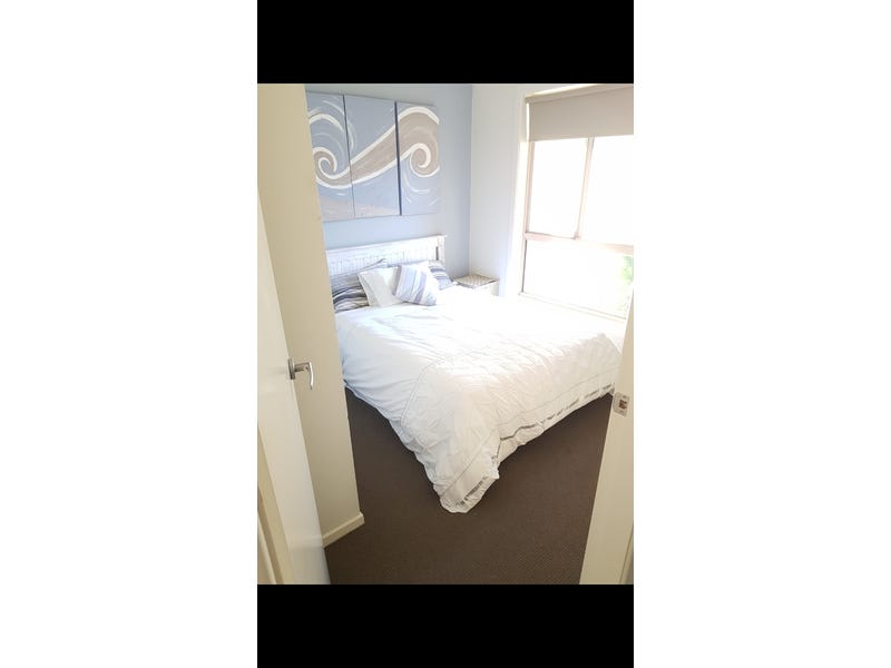 STYLISH LIGHT-FILLED OASIS,   6