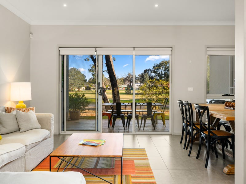 Modern living with golf course 5