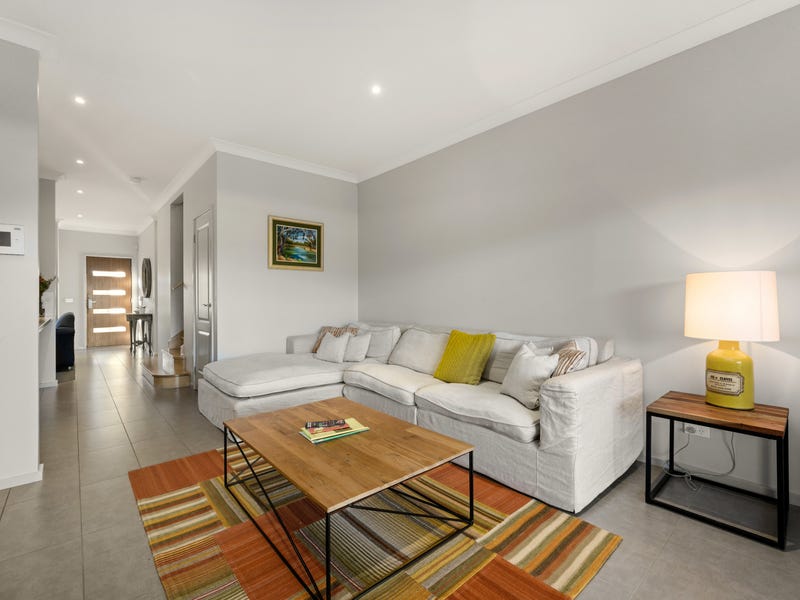 Modern living with golf course 6