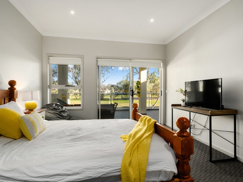 Modern living with golf course 10