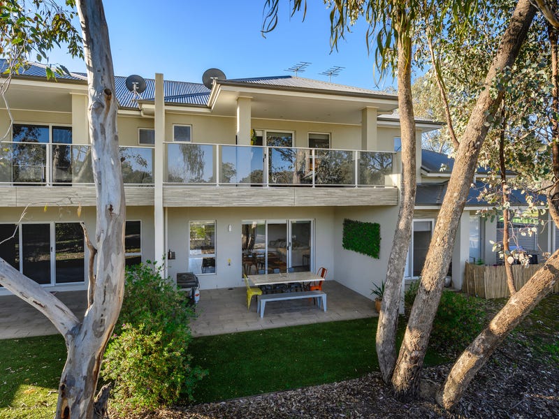 Modern living with golf course 20