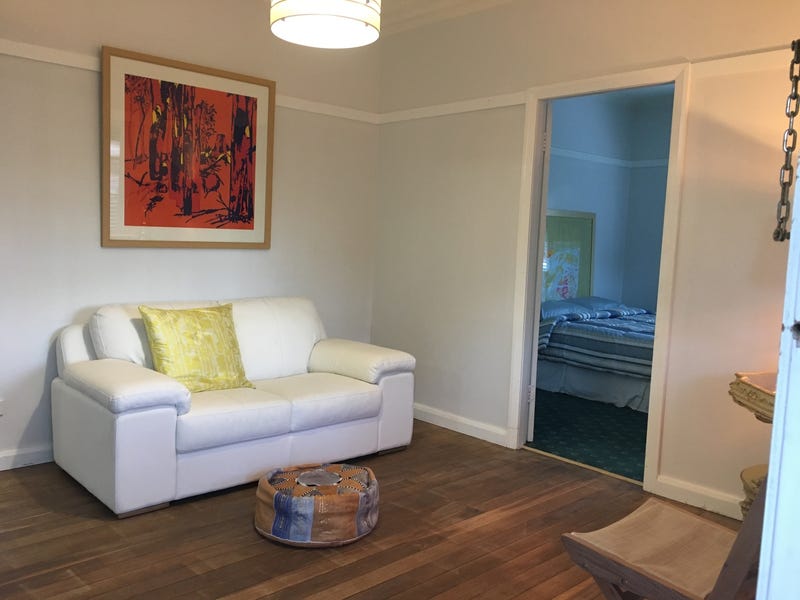 CUTE COTTAGE – SOLD 8