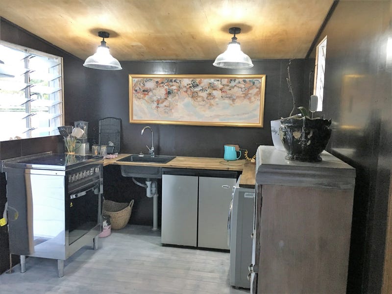 CUTE COTTAGE – SOLD 12