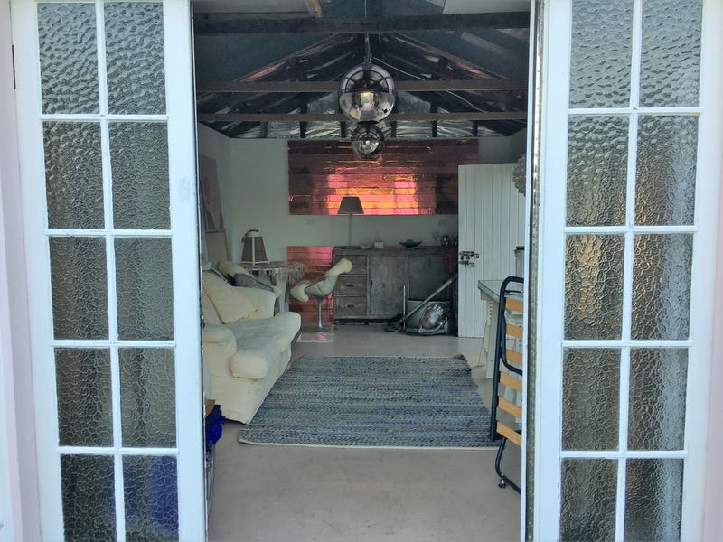 CUTE COTTAGE – SOLD 17