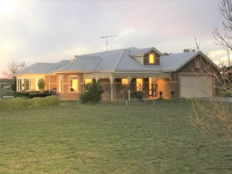Lifestyle Acreage with Space and Style