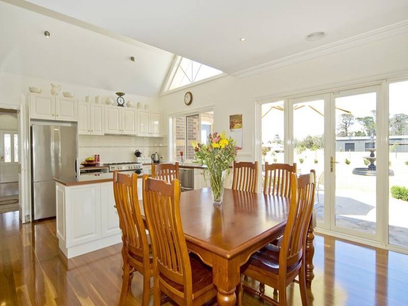 Lifestyle Acreage with Space and 9