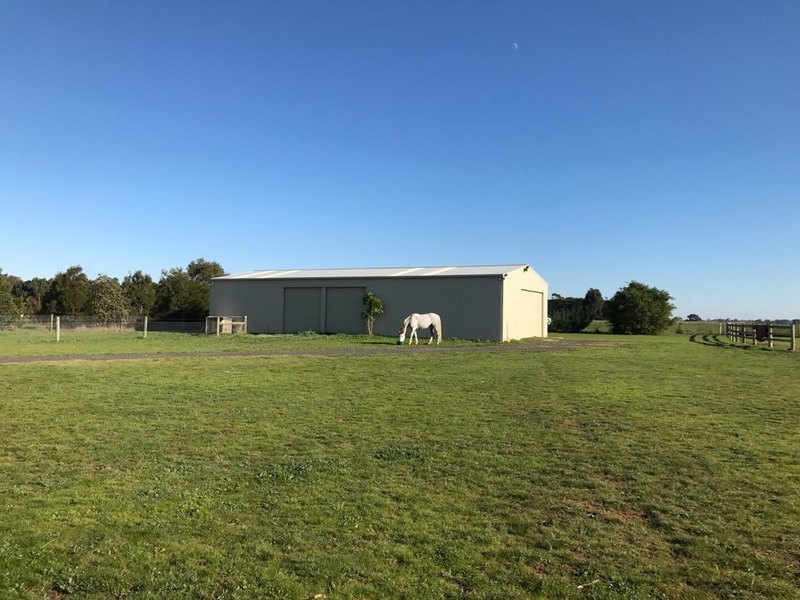 Lifestyle Acreage with Space and 15