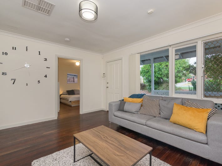 Immaculate Family Home In Quiet 6
