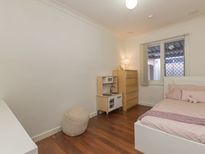 Immaculate Family Home In Quiet 8