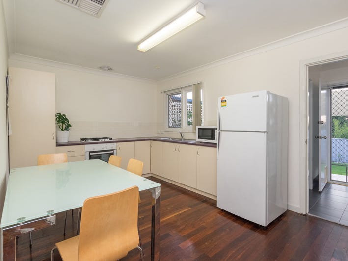 Immaculate Family Home In Quiet 10