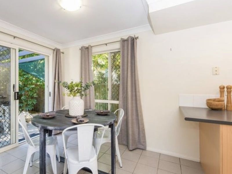 Neat & Tidy Townhouse 6