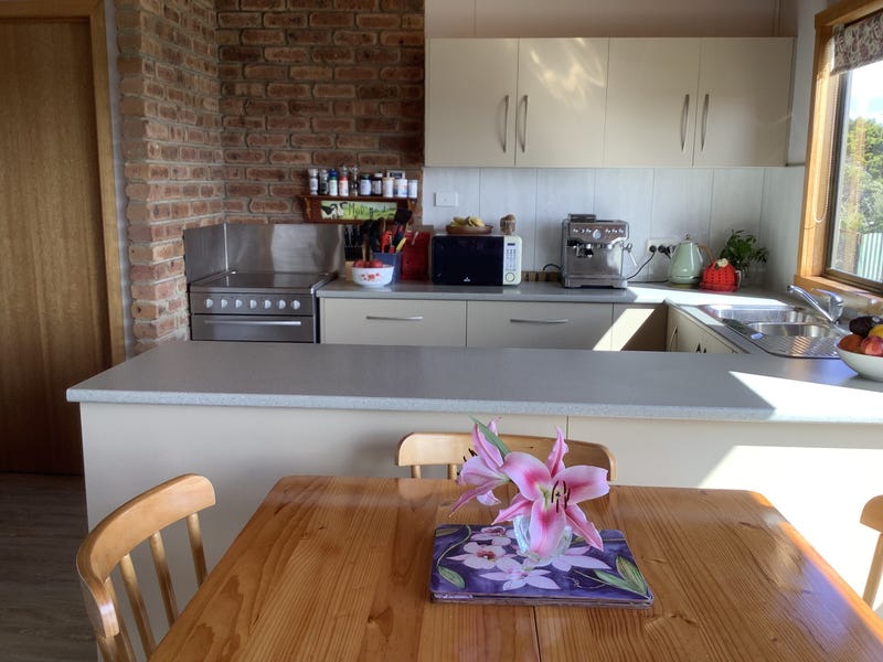Live or Holiday in Tasmania’s 7