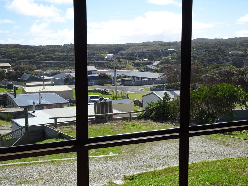 Live or Holiday in Tasmania’s 9