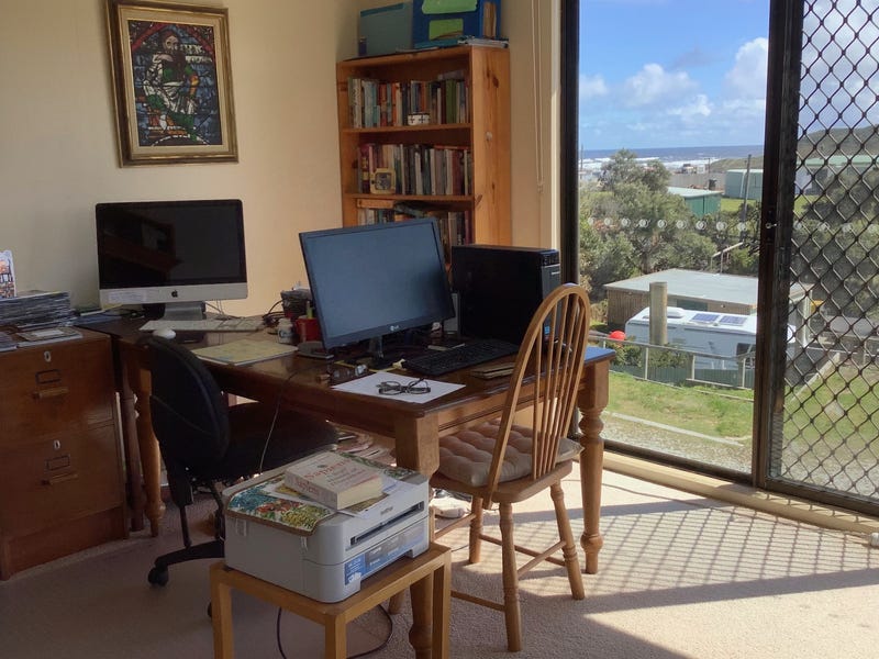 Live or Holiday in Tasmania’s 12