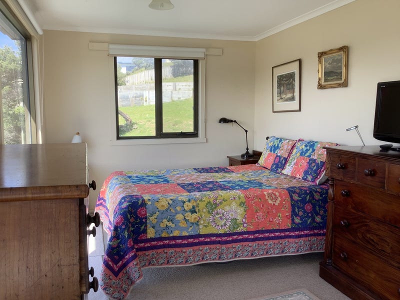 Live or Holiday in Tasmania’s 14