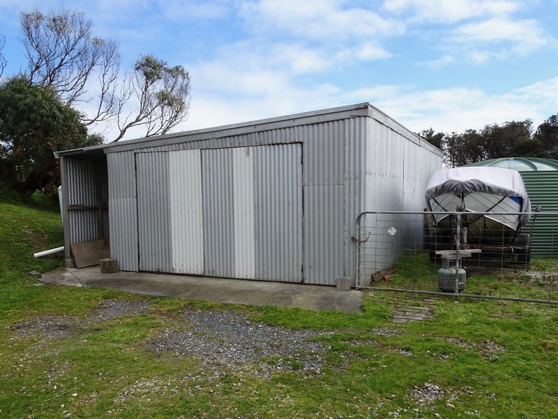Live or Holiday in Tasmania’s 16