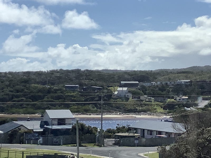 Live or Holiday in Tasmania’s 18