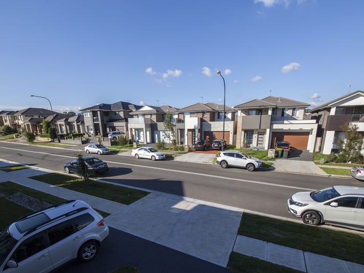 BEAUTIFUL HOME WITH MODERN COMFORT 3