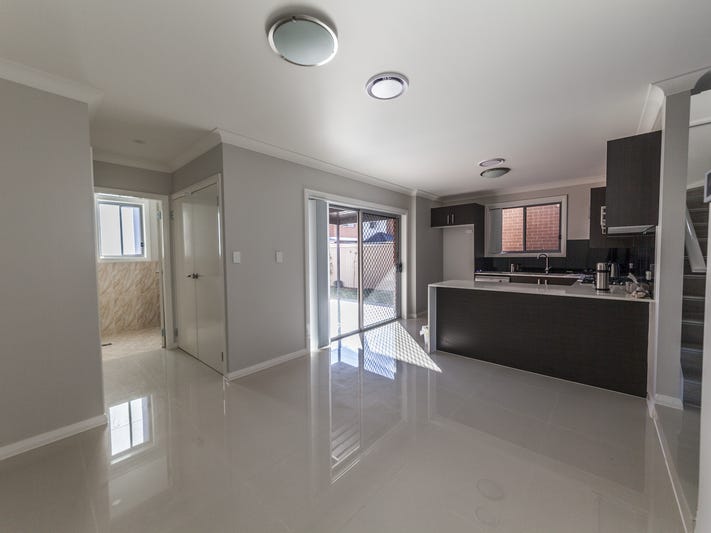 BEAUTIFUL HOME WITH MODERN COMFORT 5