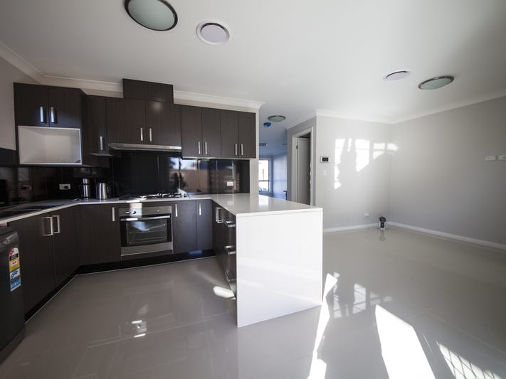 BEAUTIFUL HOME WITH MODERN COMFORT 6