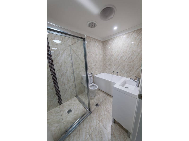 BEAUTIFUL HOME WITH MODERN COMFORT 8