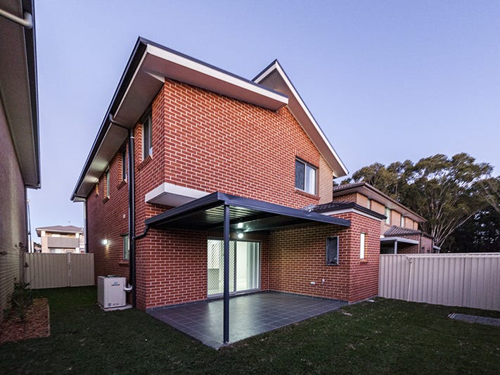 BEAUTIFUL HOME WITH MODERN COMFORT 10