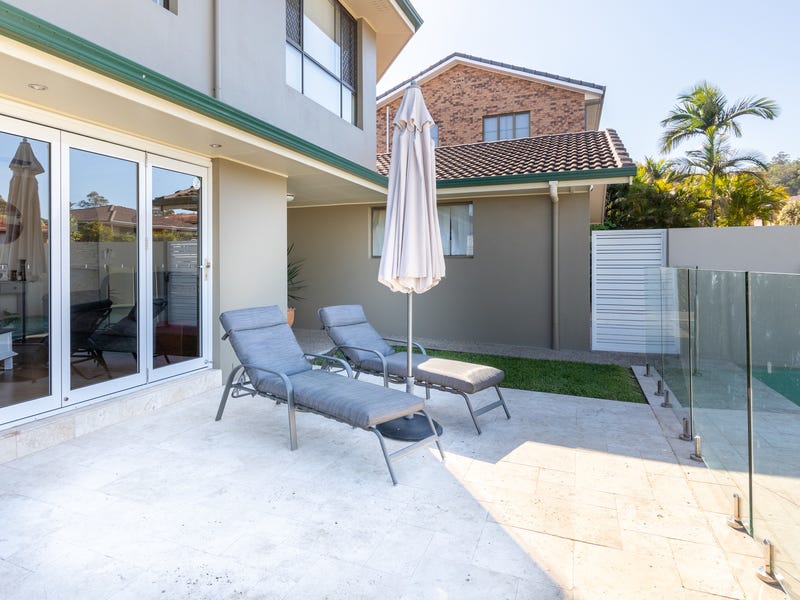 Large Renovated Family Entertainer with 4