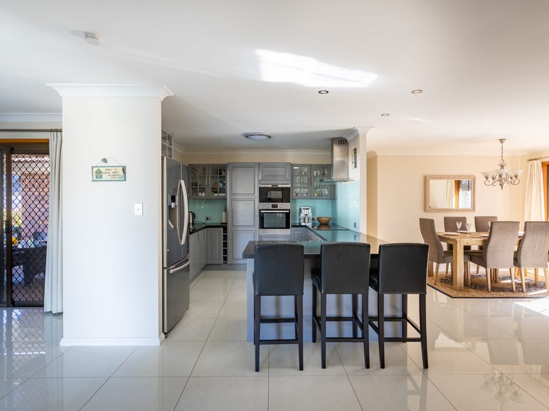 Large Renovated Family Entertainer with 6