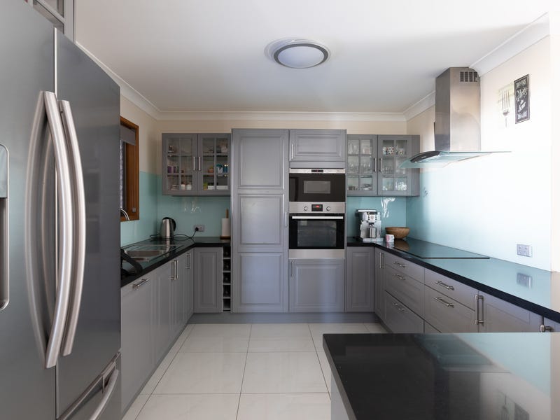 Large Renovated Family Entertainer with 7
