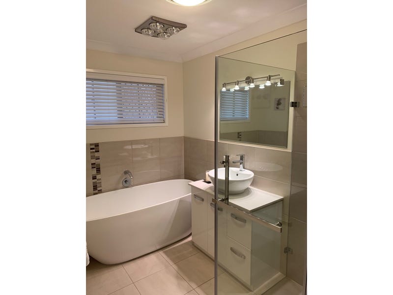 Large Renovated Family Entertainer with 8